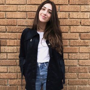 Meet your Posher, Maya